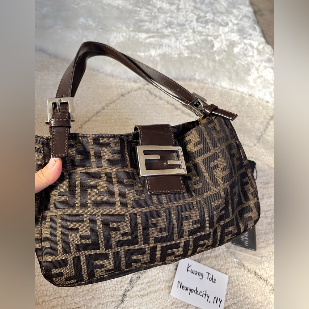 🤎 FENDI 🤎
vintage brown zucca shoulder bag